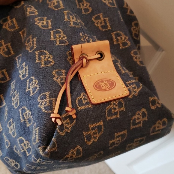 Dooney & Bourke handbag - Picture 2 of 8